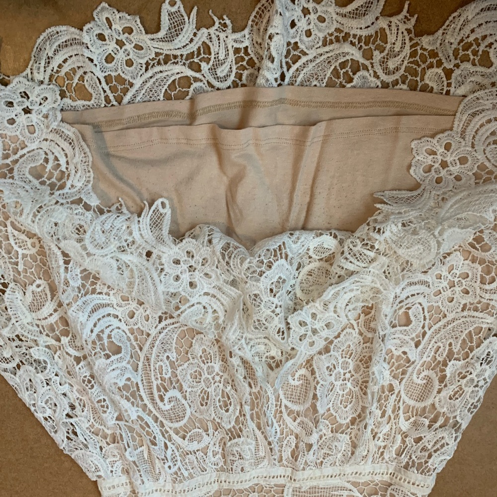 Kendall and Kylie White Lace Dress - Picture 4 of 4
